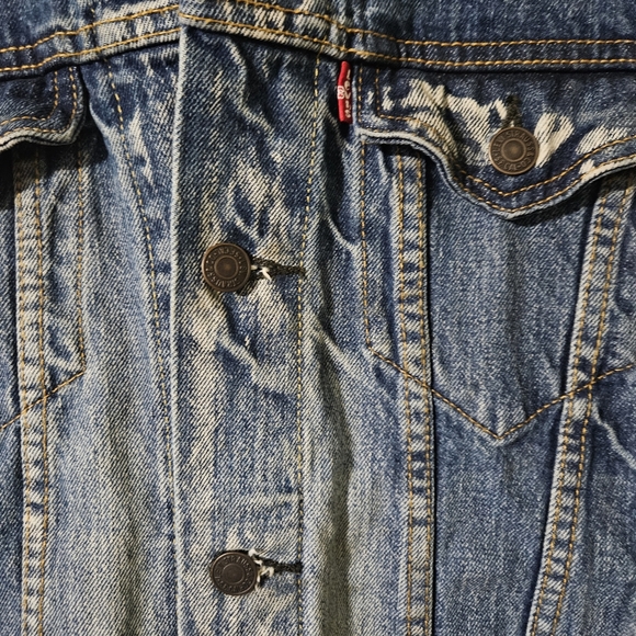 Levi's denim trucker jacket - Picture 2 of 7